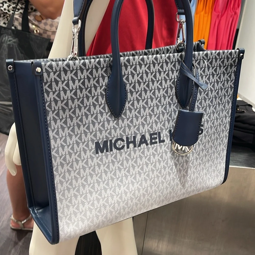 MICHAEL KORS Mirella Medium Ombré Logo EW Tote Shoulder Bag
Navy 
NWT - Picture 8 of 16